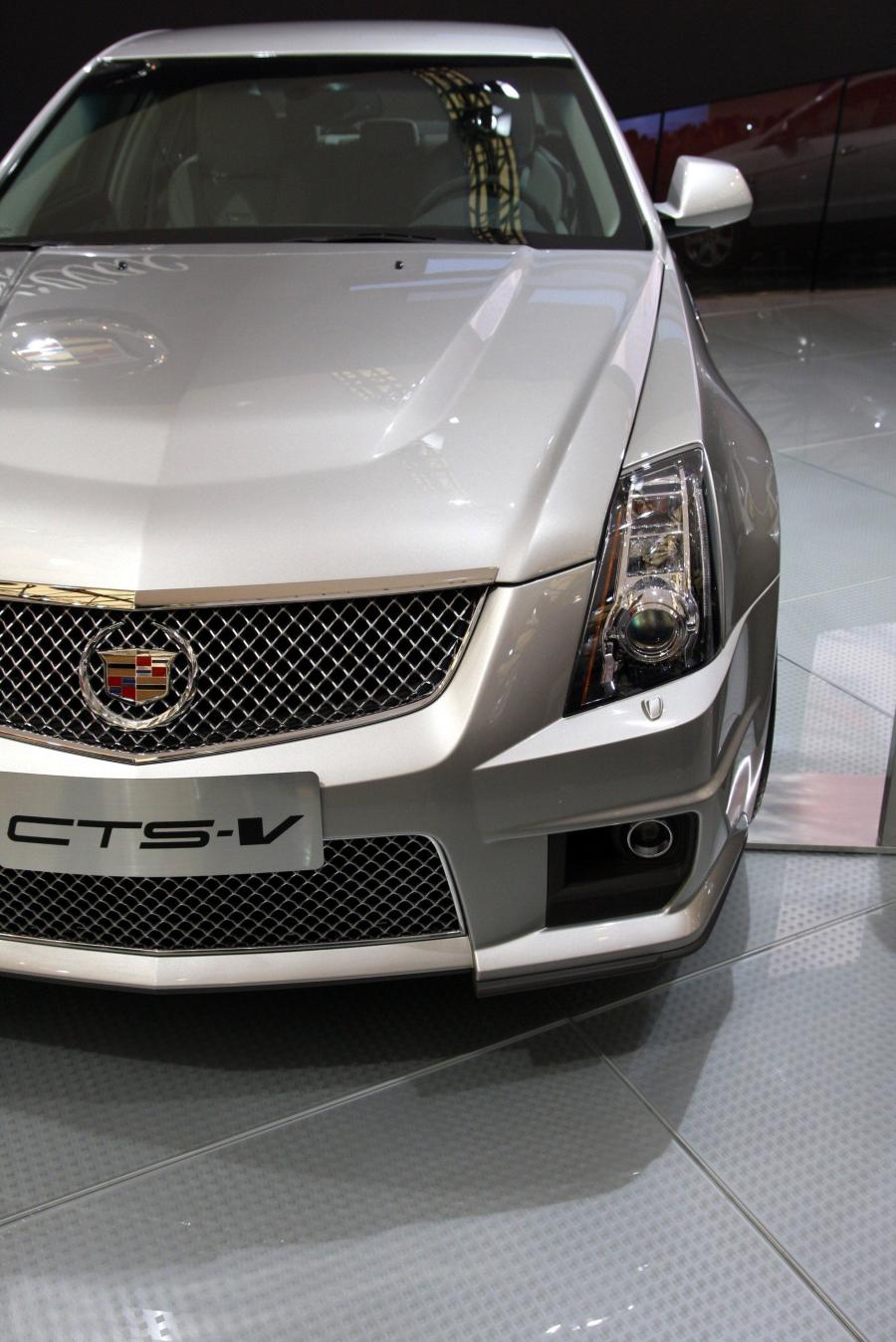 Cadillac CTS-V Coupe 2010 года  (фото 87 из 315)